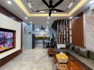 nhà đẹp phú lương hà đông, sát phố, 20 mét ra ô tô tránh, 5 tầng, 35 mét, hơn 5 tỷ thương lượng.