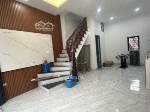 bán nhà 2 tầng đông mỹ. oto thông. kinh doanh. chỉ hơn 3 ty