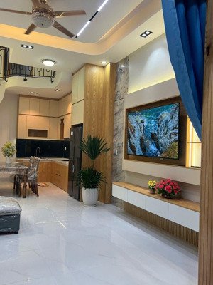 nhà mới 3 tầng kiệt 4m tôn đức thắng gần diêu thị mega