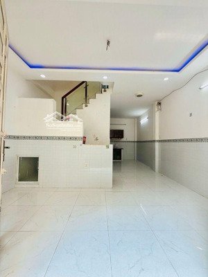 bán nhà quận4- 5x8 -khu 20 thước ngang 5m hiếm kdc hiện hữu, an ninh, không quy hoạch