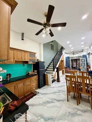 5,09 tỷ 64m2- 4pn 5wc đường nguyễn thị tú gần lê trọng tấn