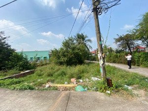 bán lô góc 2 mặt tiền thổ cư gần ủy ban xã bình chánh