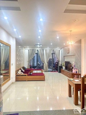 bán nhà 2 tầng đúc mt nguyễn xí