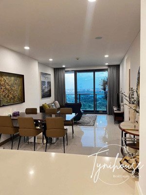 chính chủ cho thuê chcc vinhomes nguyễn chí thanh căn hộ 86m2 tầng 20 bc hướng đông nam full nt đẹp