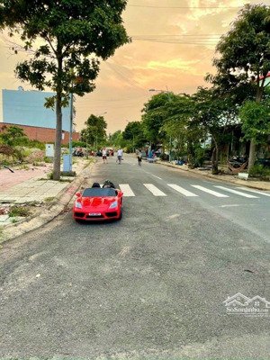 lô góc 2 mặt tiền trục đường 16m kdc nam khang, 133m2 giá 8.65 tỷ