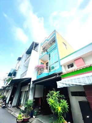 ngay trường học lê văn tám - trung tâm sầm uất tân phú - hẻm xe hơi thông- dt 40m2- 3 tầng