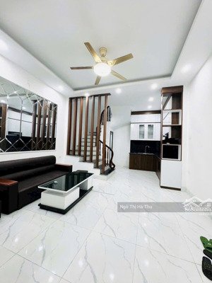 cần bán nhà 5 tầng mới kính koong trong đê ngọc thụy, dt 30m2, giá chỉ nhỉnh 7 tỷ, nhà mới tinh