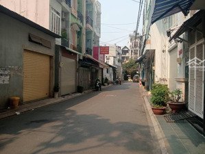 huỳnh văn nghệ - 5.5m x 17m - nở hậu - ko lộ giới - chính chủ