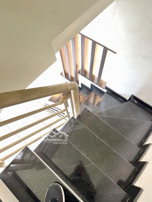 nhà nhỏ giá rẻ đón tết-ngay ngac tư hàng xanh cạnh 5 trường đại học 3,1 tỷ -3,5x6,5=21m2 = 2 tầng