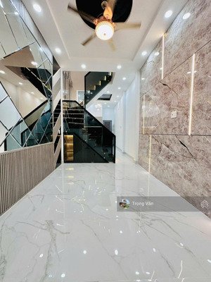 chỉ 5,19 tỷ - nhà đẹp 3 tầng - diện tích lớn, không qh - sát mặt tiền lê văn linh