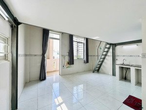 cho thuê phòng trọ sinh viên và người đi làm tại quận 7, phòng sẵn máy lạnh, ban công sáng/thoáng