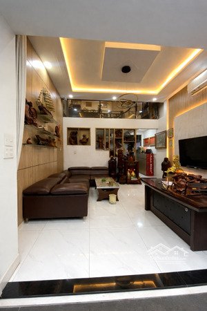 bán nhà ngay chợ phạm văn bạch, tân bình, 2 tầng, 82m2, hẻm xe hơi, full nội thất, chỉ 8.x tỷ