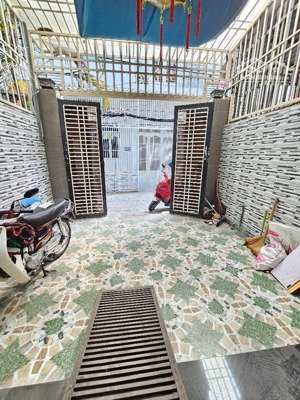 chủ cần bán gấp đi định cư _ nhà 4 tầng lâm văn bền quận 7 _ 9 tỷ hơn