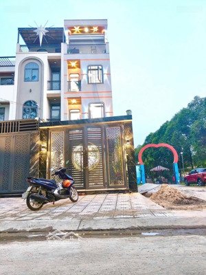 nhà đẹp bình chiểu 70m sân xe hơi karaoke + xông hơi giá 6,15 tỷ