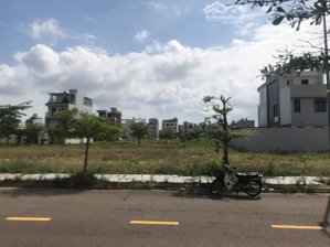 ngân hàng sacombank thanh lý 1 nền đất (ngang 16m - dài 25m) ở khu dân cư võ trần chí. giá 1,4 tỷ.