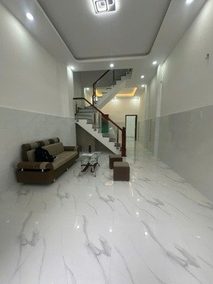 nhà mới 2 tầng ở ngay ngay mã lò-tktq- 54m2-shr-hc đủ -hẻm 6m thông