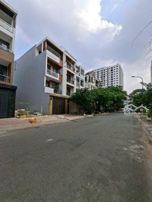 đất 4,5x20 ,đường 16m khu vip đi vài bước ga metro, công viên thuận kiều