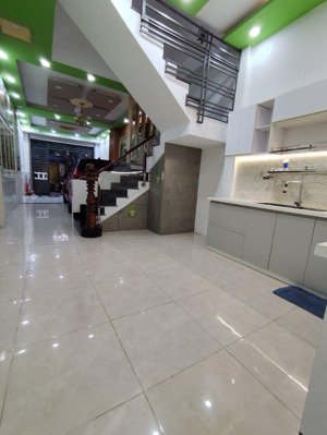 gấp bán ngay trần thị năm nhà cao tầng đường 8m giá: 6,65 tỷ dt: 4 x 20m = 80m 3 tầng