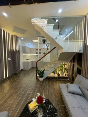 bán nhà đoàn văn bơ quận 4 - 28m2 - 2 tỷ nhỉnh - bề ngang 4m - nhà xây mới full nội thất ở ngay