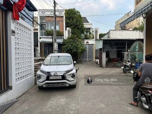 nhà 2 tầng thiết kế hiện đại. dt: 101m2 (5x 20m) otd: 100%. đường 5m. gần tttm bigc go! giá: 4.7 tỷ