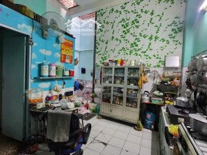 200 sư vạn hạnh nhà 3 tầng sát mặt tiền ở gia đình đông người