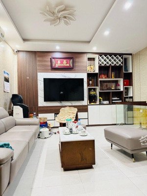 nhà đẹp-6 tầng-ngõ nông-sát phố-mặt tiền rộng-chỉ 11,6 tỷ-nguyễn thái học sổ đỏ chính