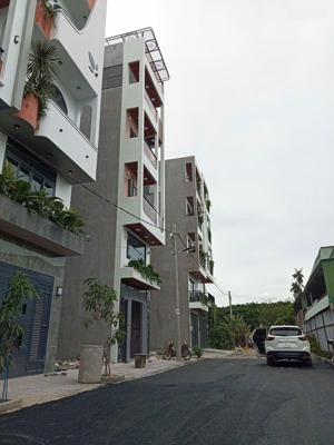 cần bán gấp nhà liền kề 5tầng, hẽm 8m thạnh xuân 25, p thạnh xuân. dt 58m, chỉ 6tỷ 9. hẽm 1 trục