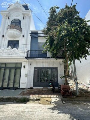 Nhà trệt lầu có nội thất khu văn hóa tây đô