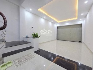 cần bán gấp
nhà đẹp ở ngay ỏto vào nhà, trung tâm quận thanh xuân, dt: 55m x 4t, mt 3,9m, giá tl
