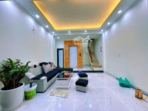 bán nhà liễu giai,39m2, 6 tầng, mt 4.3m, lô góc, thang máy, 3 ngủ rộng, gần phố!