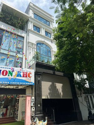 chính chủ bán liền kề trung kính,trung hoà,60m2,6 tầng nhà đẹp giá 26.5ty lh:0989031677