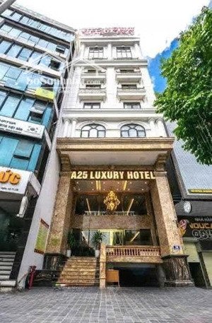 tòa nhà văn phòng mặt phố khúc thừa dụ, cầu giấy 150m, 9t, mt 8,6m, 110 tỷ - cầu giấy