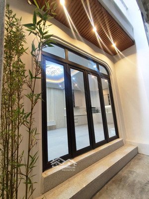 bán nhà phố điện biên phủ, cách mặt đc 30 m. vị trí thuận tiện để di chuyển ra các khu vực lân cận