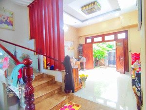 nhà 4 tầng ngay kcn tân bình nhà 2 mặt tiền trước được đều 6-7m, dt 95m2 chỉ 8,4 tỷ