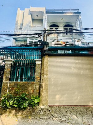 nhà gần chợ hiệp bình, 1 trệt 2 lầu xây kiên cố, thiết kế gọn gàng, vào ở ngay