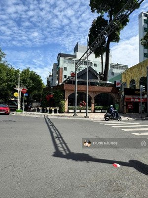 siêu phẩm góc 2 mt nam kỳ khởi nghĩa, quận 3 - dt 9 x 26m - 3 tầng - hđt 300 triệu - giá 115 tỷ