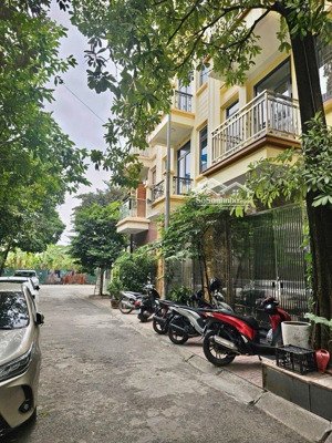 bán nhà 4tầng cạnh himlam vạn phúc 56m2,4tầng giá 11.5tỷ. phân lô vỉa hè ôtô đậu đỗ, kinh doanh