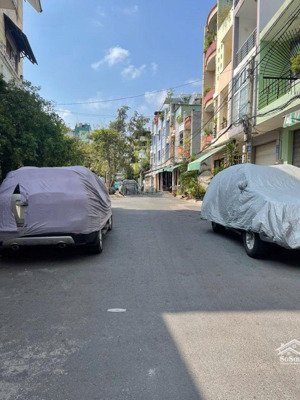 bán nhà : đường sổ 8. lê văn quới. p. bịnh hưng hòa a. quận bình tân.
dt 8 x 10 giá 6.6 tỷ