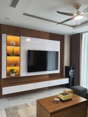 vợ chồng tôi cho thuê chung cư udic thiết kế 3pn , đồ cơ bản đẹp ,dt 168m2 giá lh a hà