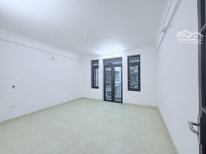 cho thuê nhà hoàng quốc việt, 70m2, 5 tầng, lô góc, nhà mới, 30tr