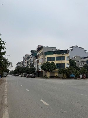 bán đất tái định cư nguyễn thời trung thạch bàn 90m² , mt 5,3m ôtô tránh vỉa hè giá 20,7 tỷ .