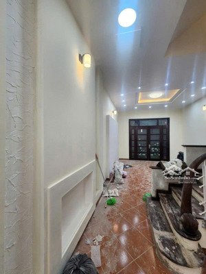 nhà trung tâm đống đa đê la thành 5 tầng 52m2 9,5 tỷ