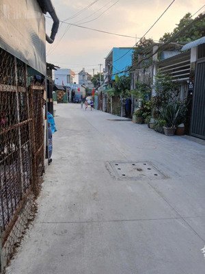 bán nhà lô góc tân xuân hóc môn: nở hậu 8.4m, sát trường c1 c2, giá chỉ 5.5 tỷ (thương lượng)