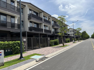 chủ nhà cần bán nhanh nhà phố trong đại đô thị waterpoint 355ha - siêu phẩm hiếm có 3 mặt sông