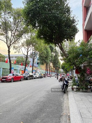 phú nhuận mặt tiền đường hoa - 4 tầng st ngang lớn 4,5m - ngay cung văn hoá thể thao