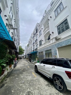 nhà 4 tầng khu đồng bộ, diện tích 7x8, tổng 8pn, tiện ở và cho thuê