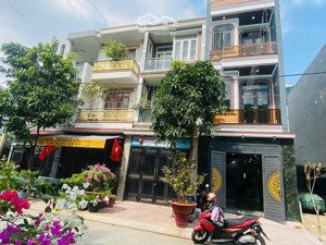 nhà 1 trệt 2 lầu gần bigc go dĩ an. vị trí đẹp đường 10m thông - giá 5,4 tỷ thương lượng