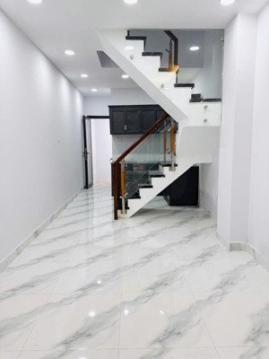 tôi bán nhà 60 m2 sd, 1 trệt, 1 lầu, tuyệt đẹp, quận 7, giá: 1,65 tỷ