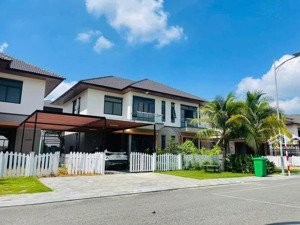 nhà phố hoàn thiện tại phúc an ashita bình dương, sổ sẵn công chứng, giá tốt cho người mua ở