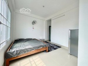 cho thuê phòng full nội thất cửa sổ trời thoáng gần dh nguyễn tất thành